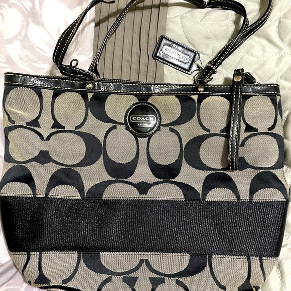 Coach Classic Purse. Featuring Signature Coach Pattern - Picture 1 of 6